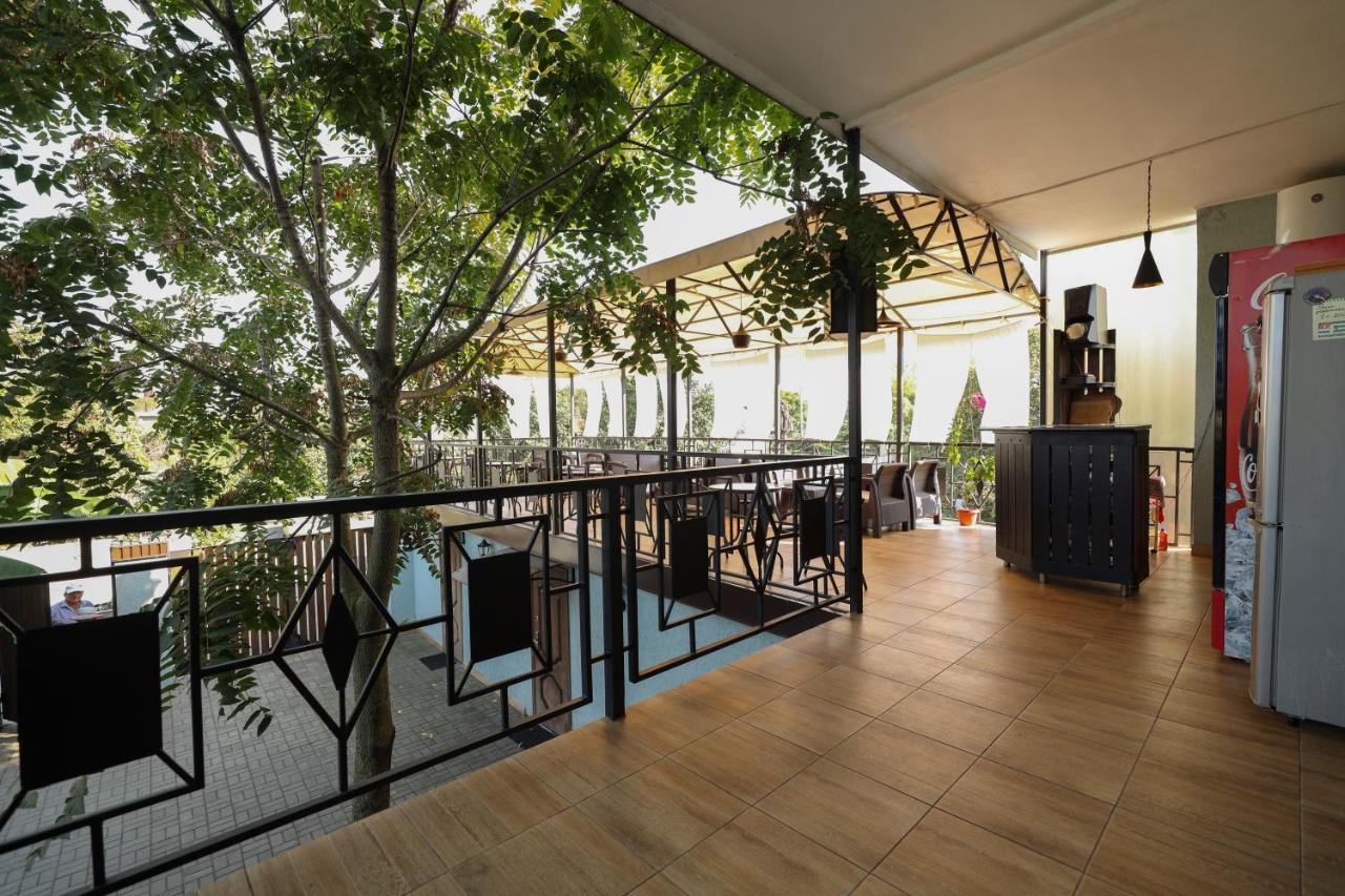 سوخومي Hotel Capri المظهر الخارجي الصورة