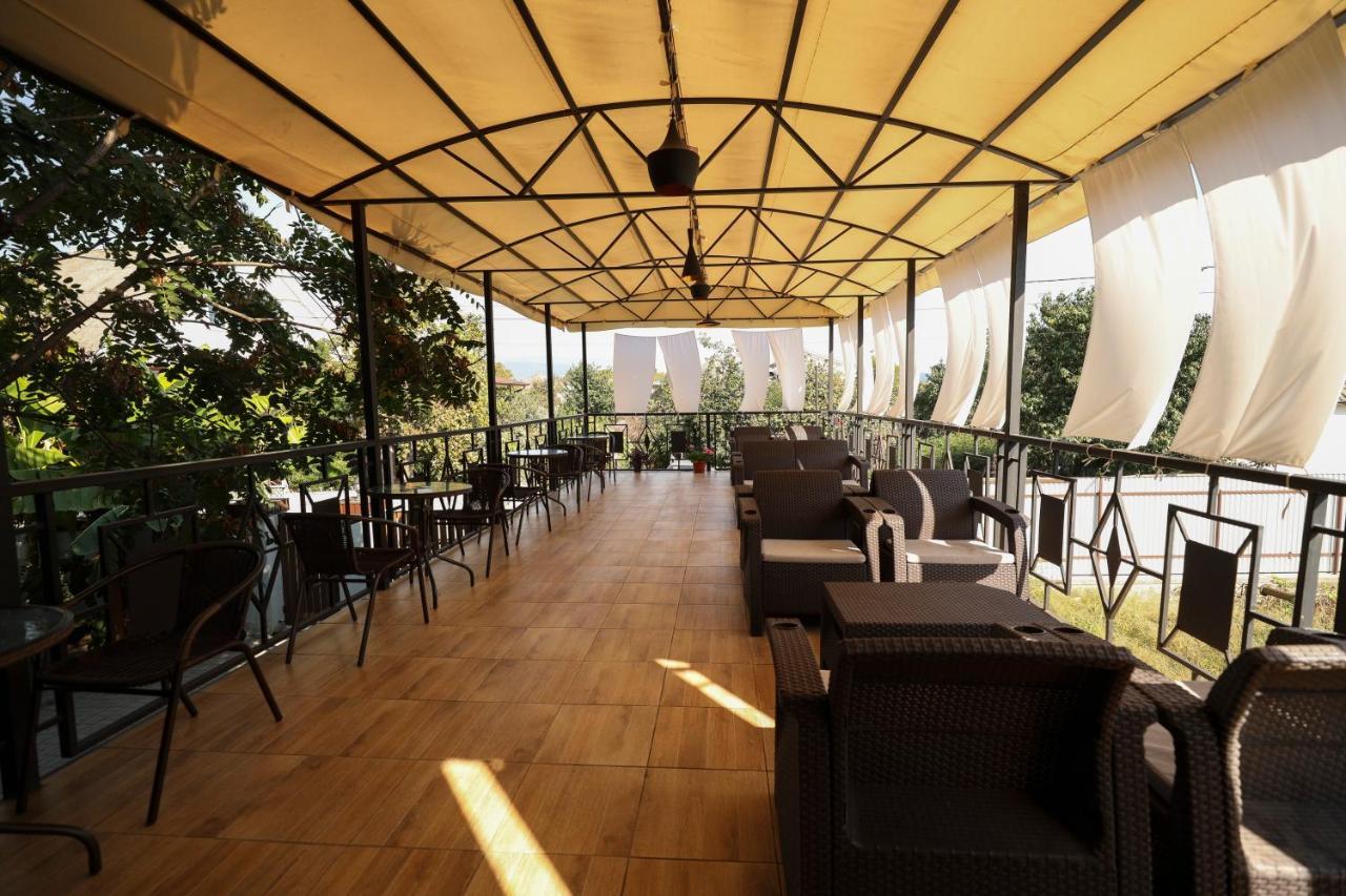 سوخومي Hotel Capri المظهر الخارجي الصورة