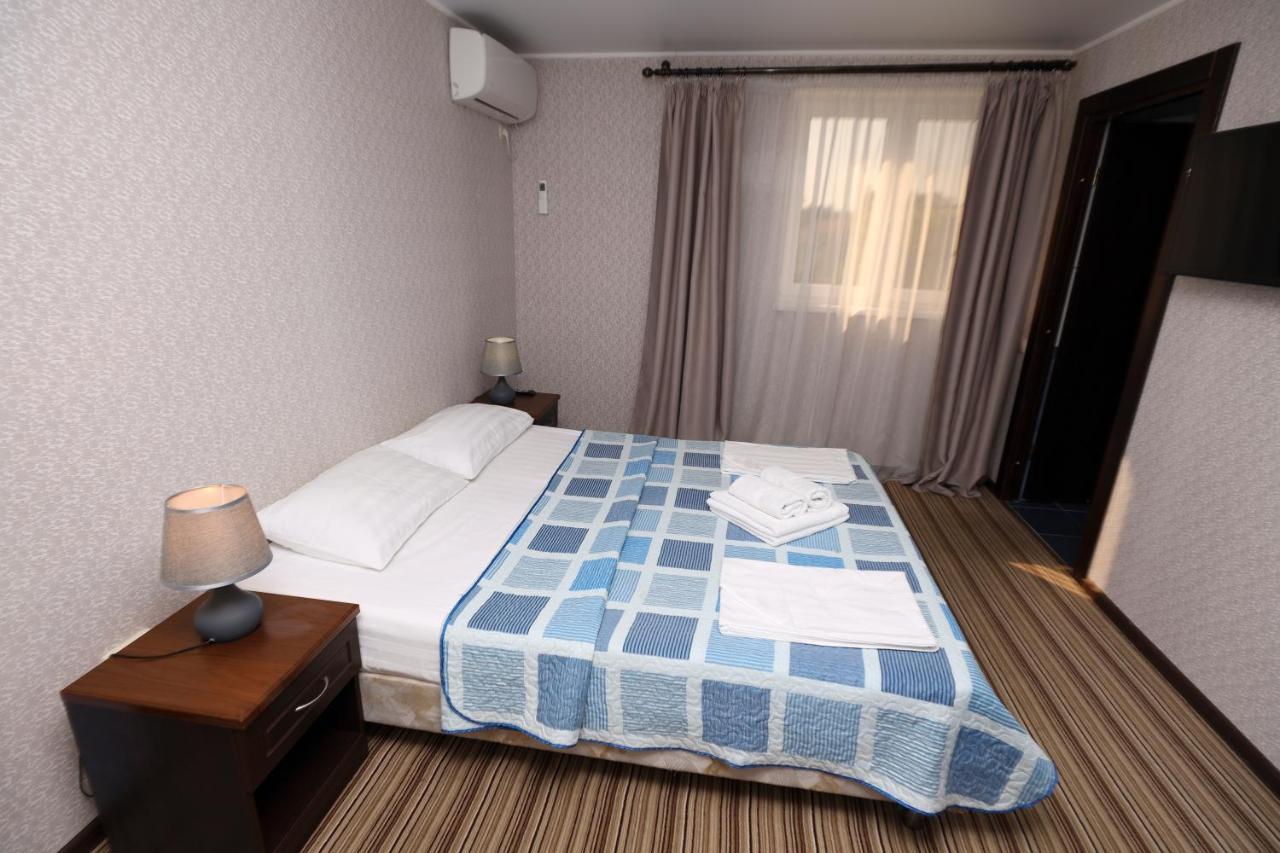 سوخومي Hotel Capri المظهر الخارجي الصورة