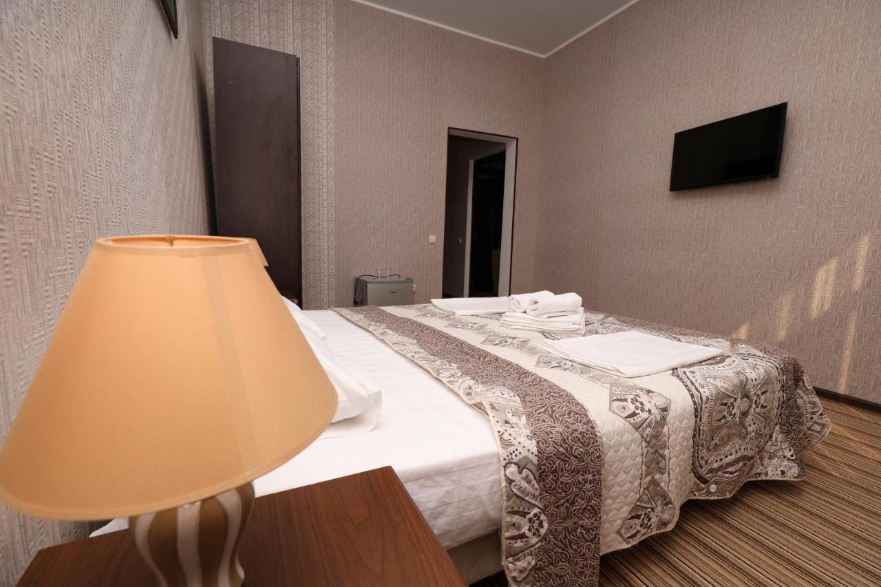 سوخومي Hotel Capri المظهر الخارجي الصورة