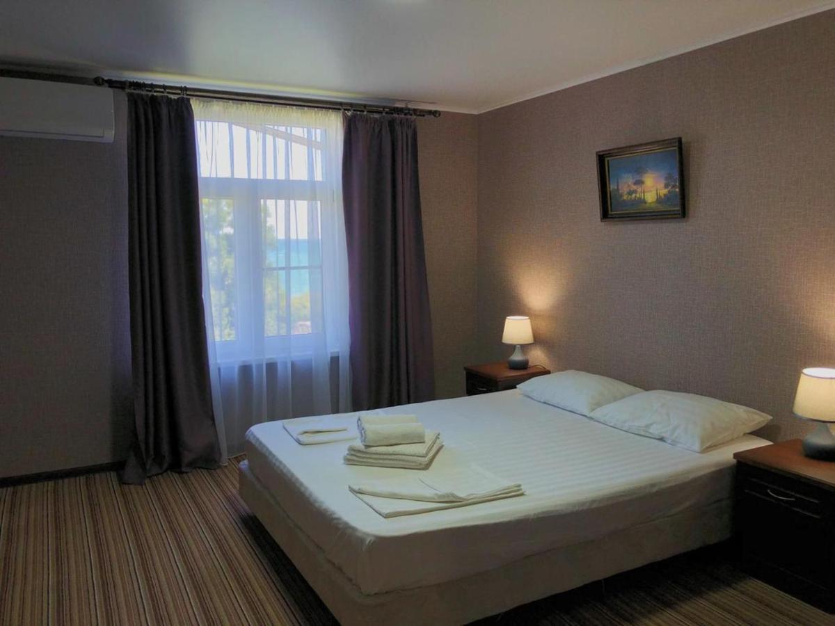 سوخومي Hotel Capri المظهر الخارجي الصورة
