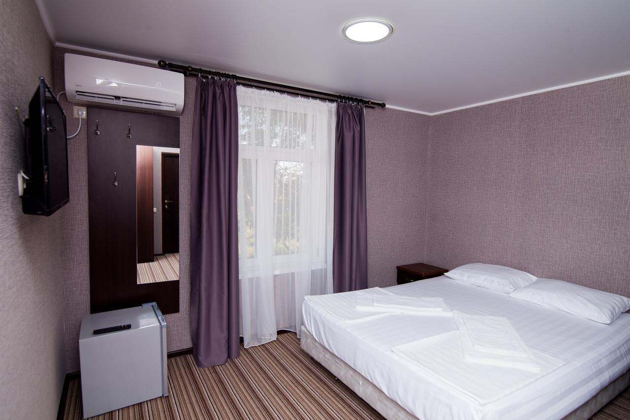 سوخومي Hotel Capri المظهر الخارجي الصورة
