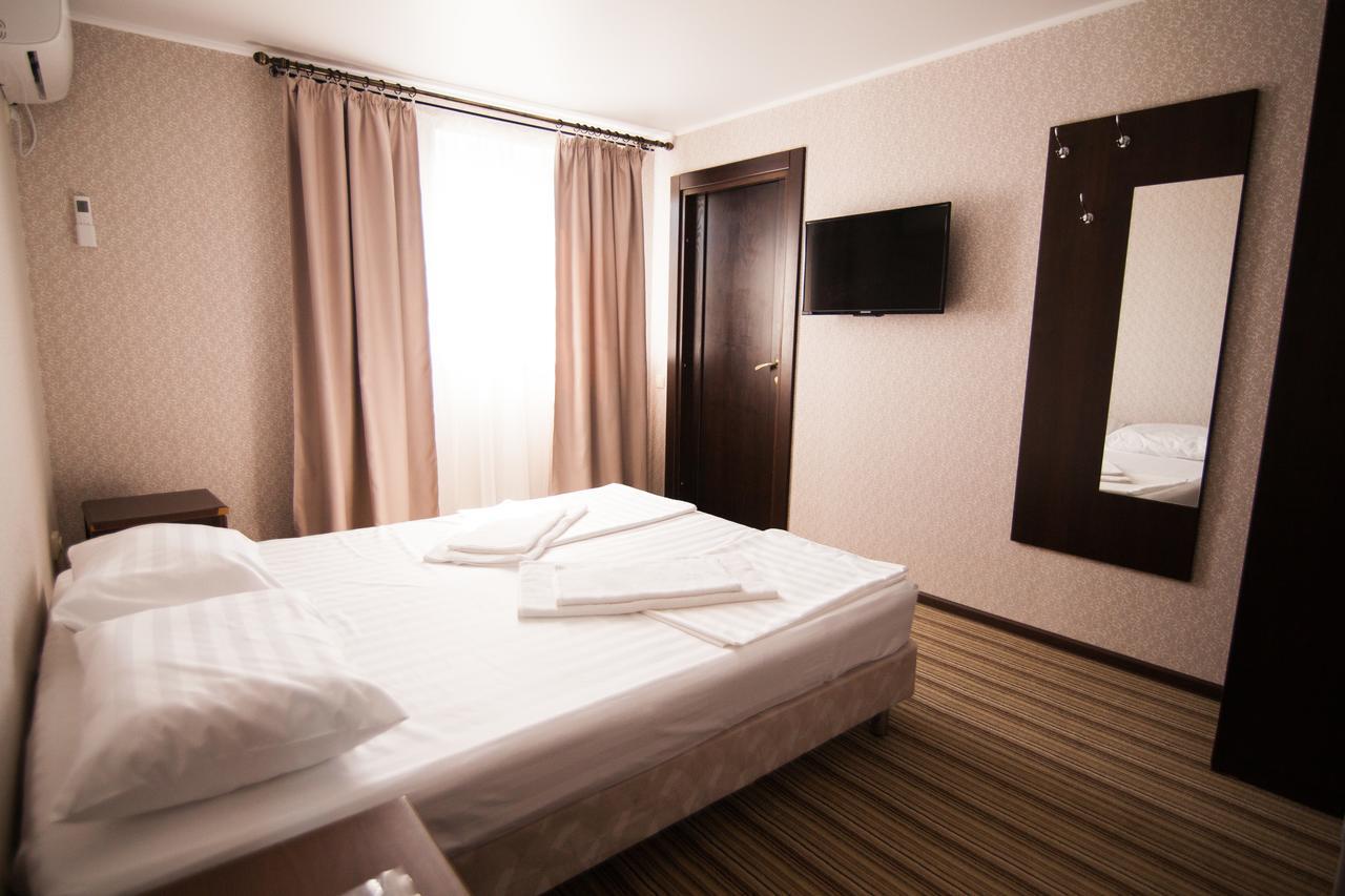 سوخومي Hotel Capri المظهر الخارجي الصورة