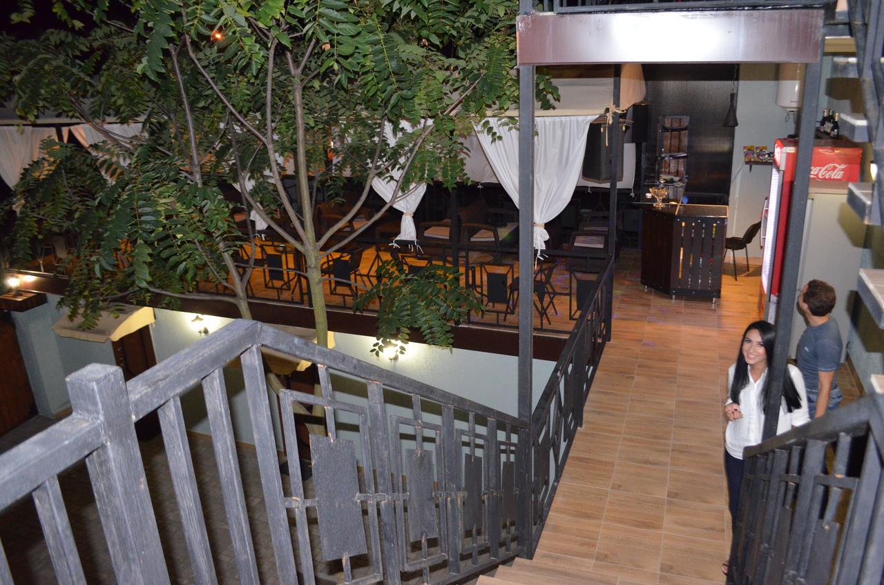 سوخومي Hotel Capri المظهر الخارجي الصورة