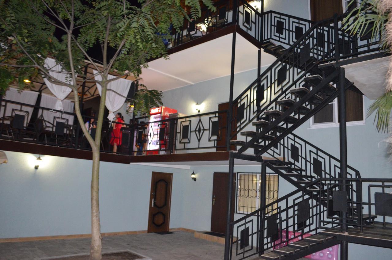 سوخومي Hotel Capri المظهر الخارجي الصورة