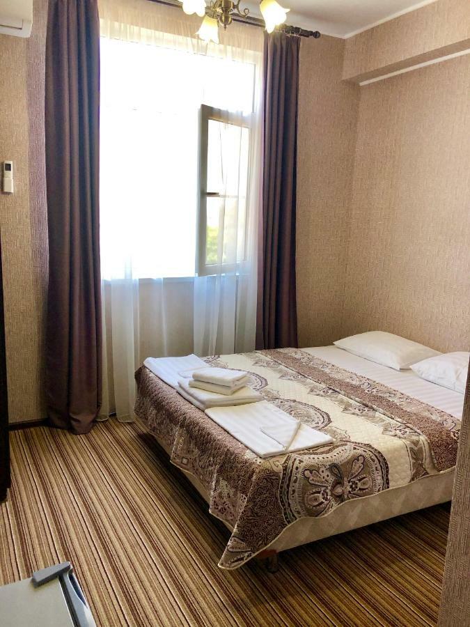 سوخومي Hotel Capri المظهر الخارجي الصورة