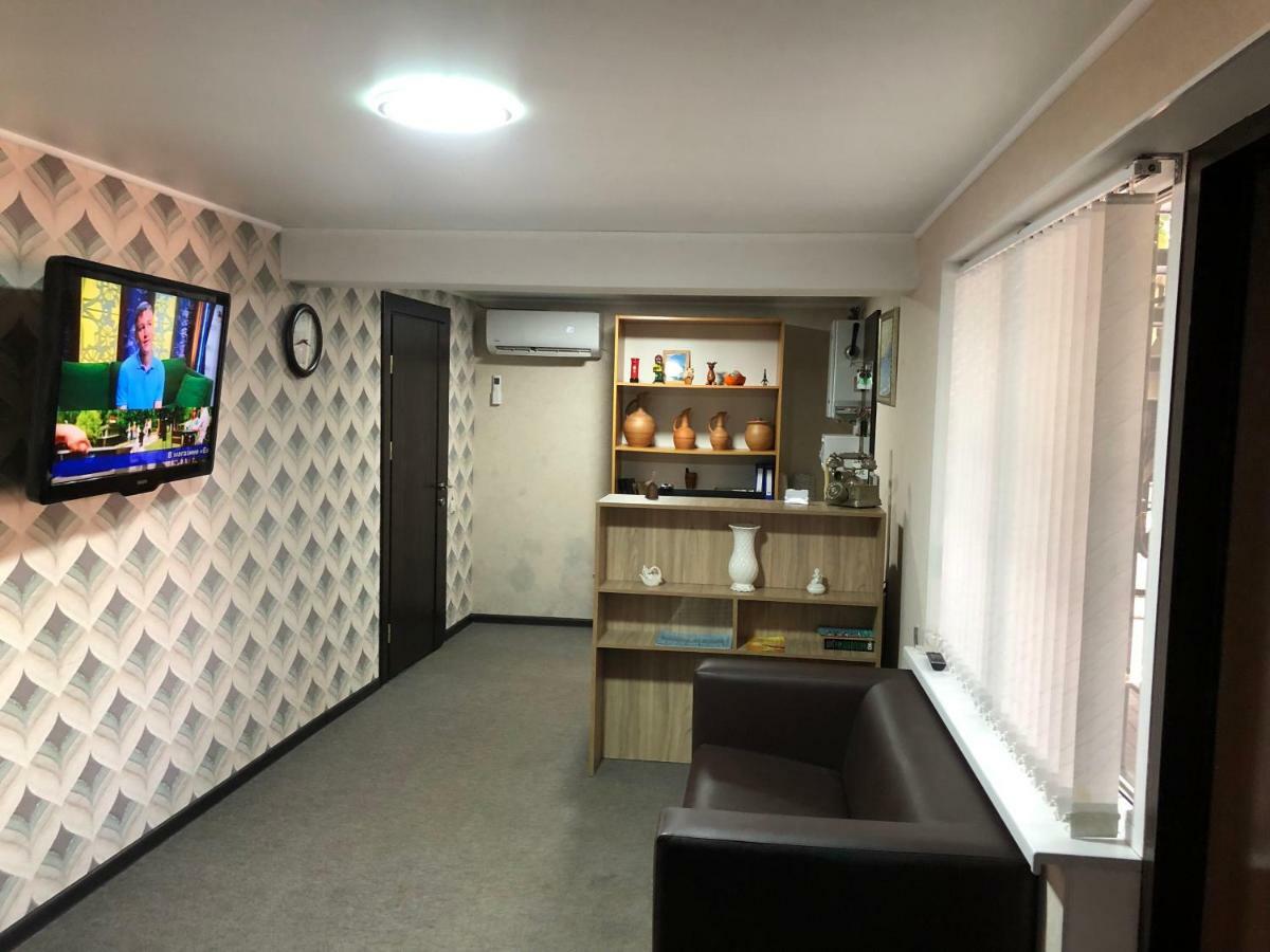 سوخومي Hotel Capri المظهر الخارجي الصورة