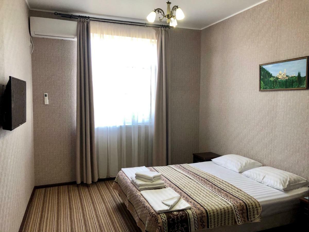 سوخومي Hotel Capri المظهر الخارجي الصورة