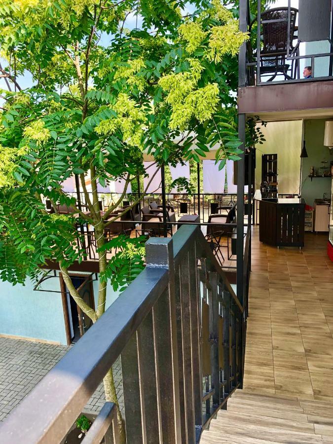 سوخومي Hotel Capri المظهر الخارجي الصورة