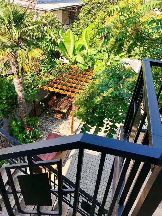 سوخومي Hotel Capri المظهر الخارجي الصورة